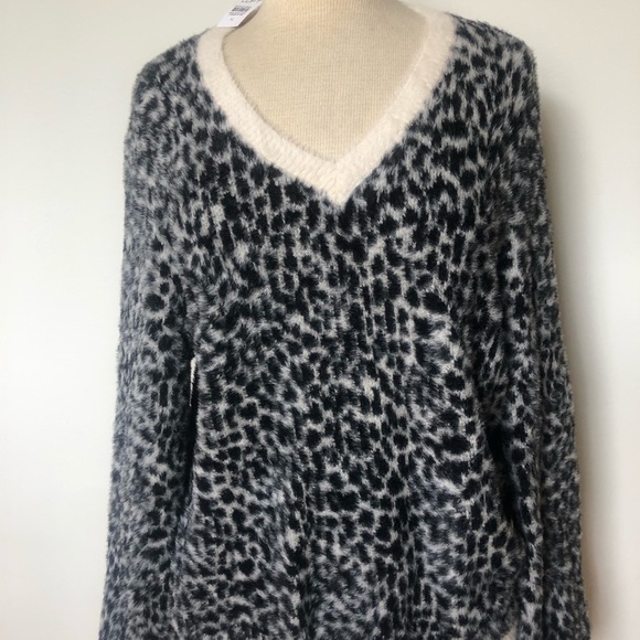 LOFT V-Neck Leopard Sweater NWT - Picture 3 of 4